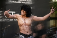 DragYourselfHere_KristaSaberova_011