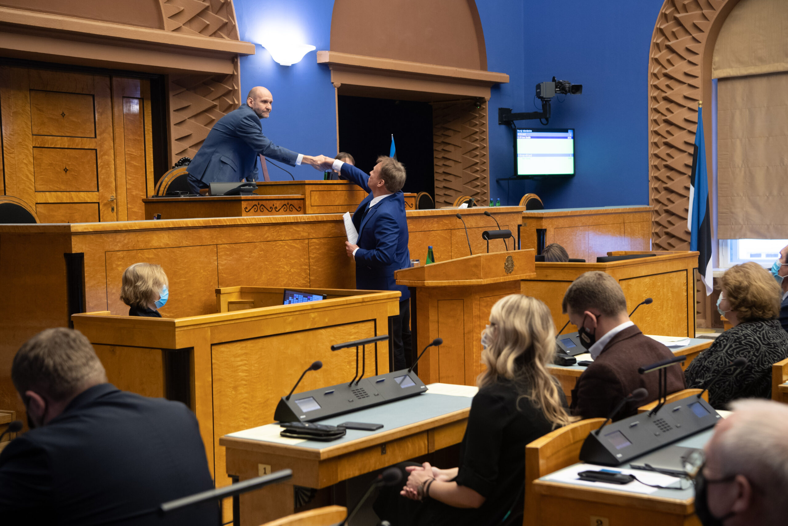 Menetlusse võeti eelnõu kooselulepingu võrdsustamiseks abieluga