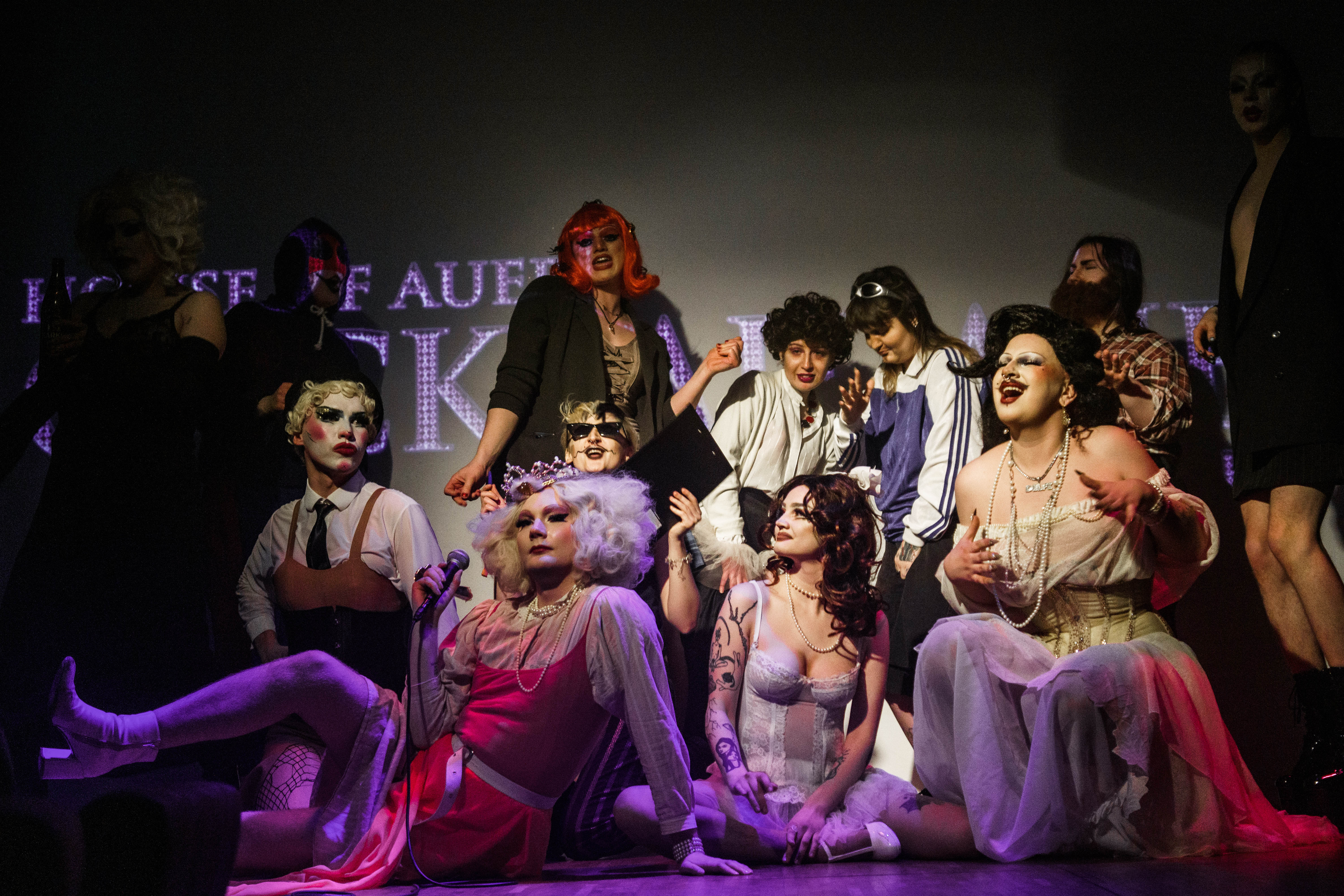 Siinpool Sood kutsub kohtingule drag-esinejatega