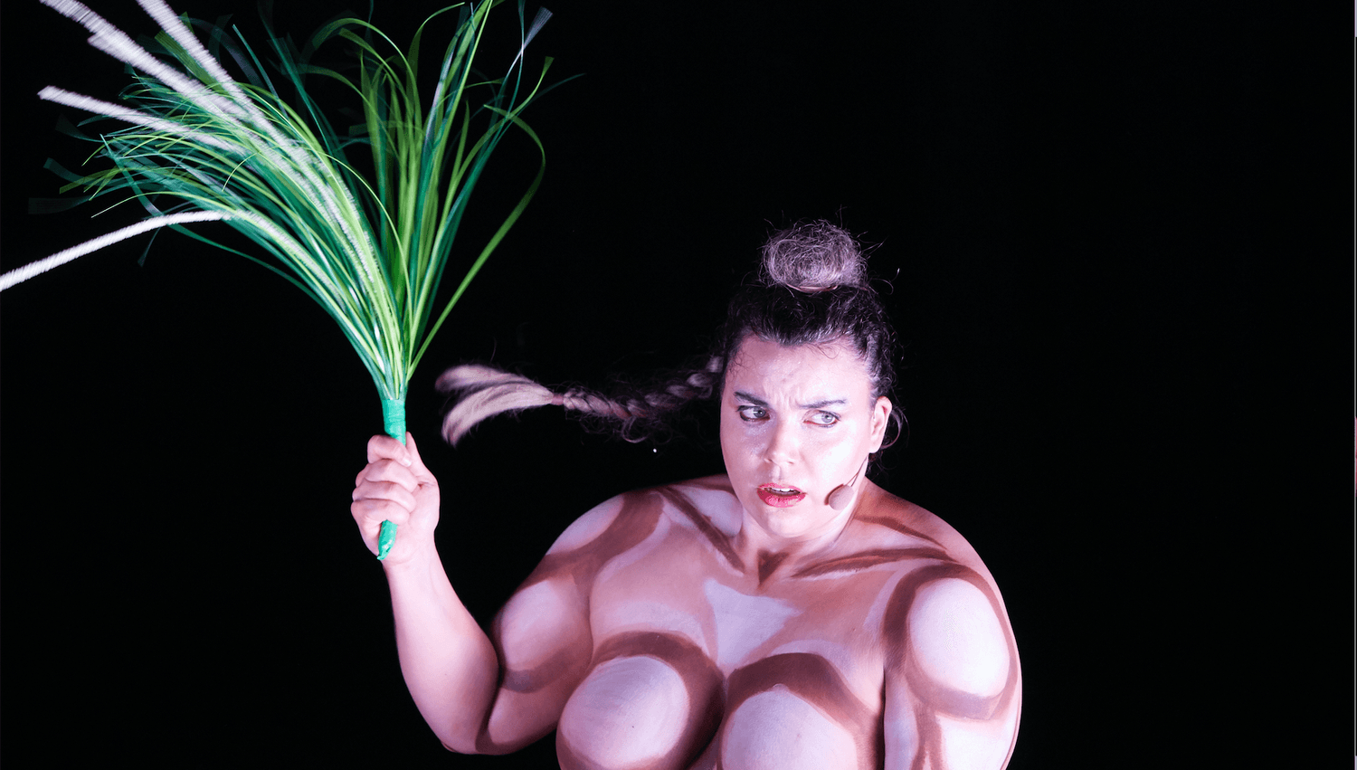 Etenduskunstide festival Ümberlülitus käsitleb jälgimisühiskonda, sotsiaalmeediat, kodanikuaktivismi ning kväärimist ja feminismi