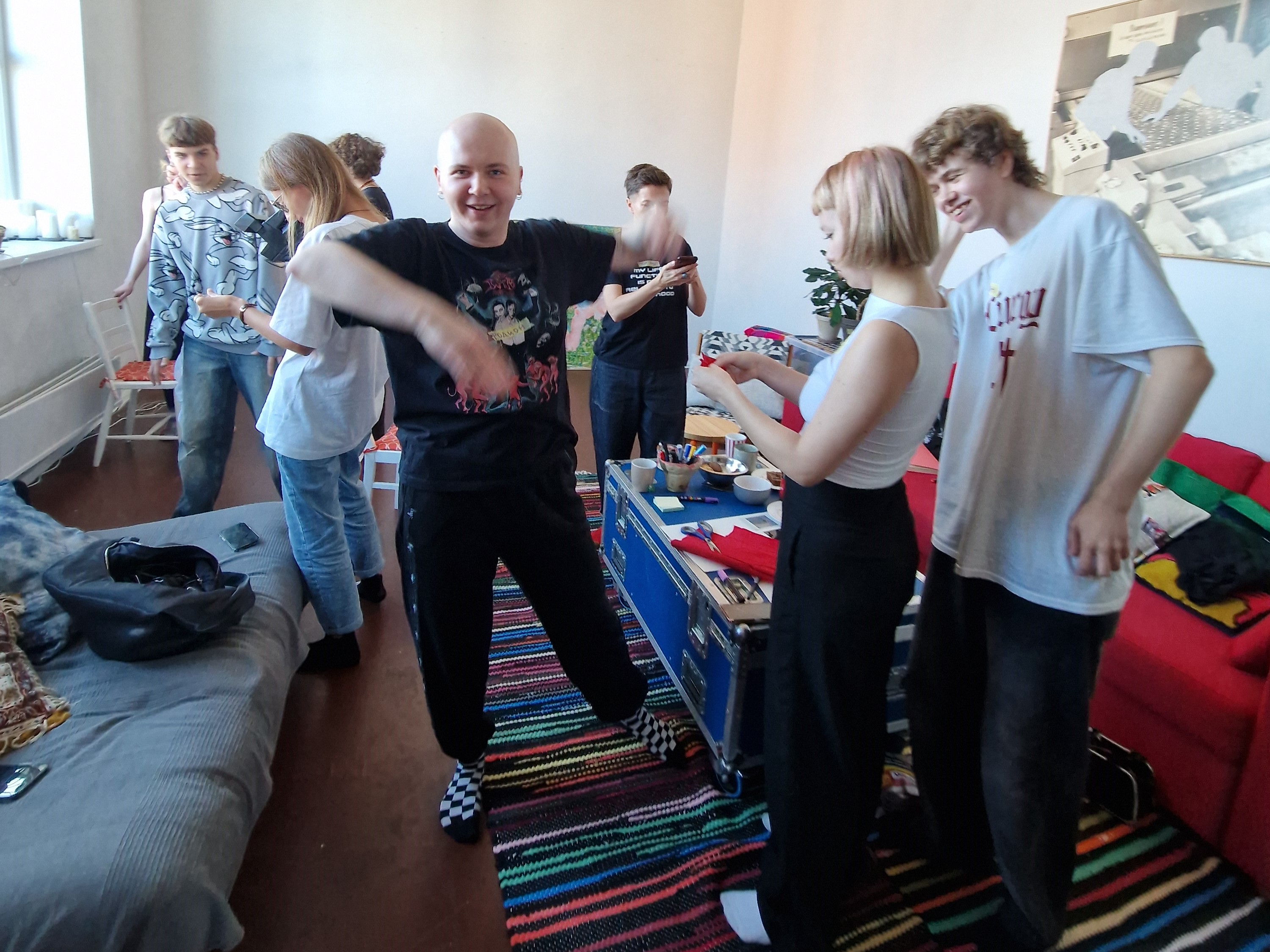 Noorte näitus mis tähistab kväär noori Lasnamäelt