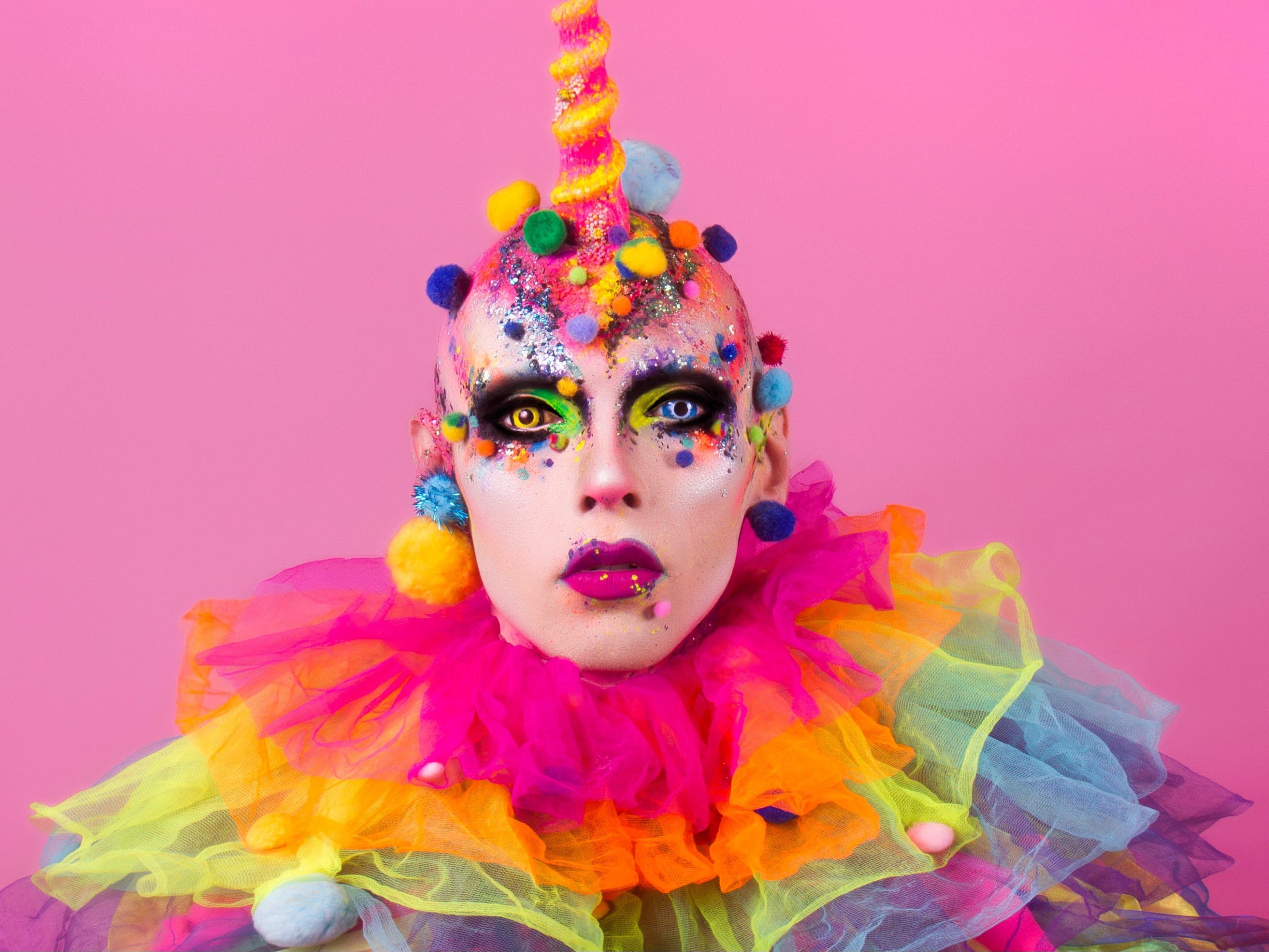 Drag Race UK finalist Cheddar Gorgeous viib läbi Animisti Akadeemia Tallinnas