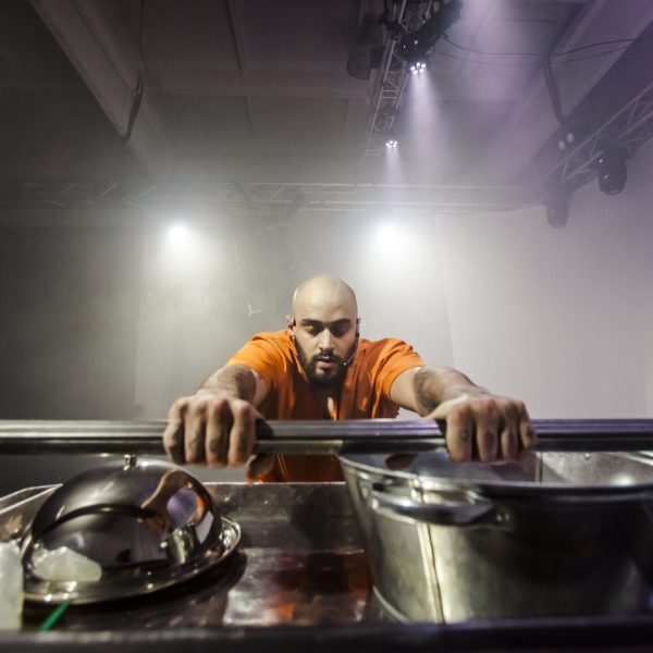 „Üksinda kodus”: Hungris esietendub jõulufilmist inspireeritud suvelavastus